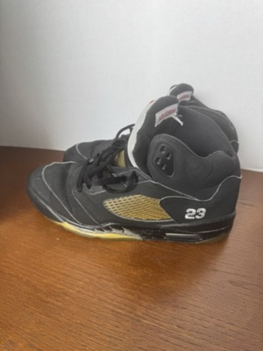 Size 10.5 - Air Jordan 5 Retro 2007 Black  Silver red Metallic  136027-004
